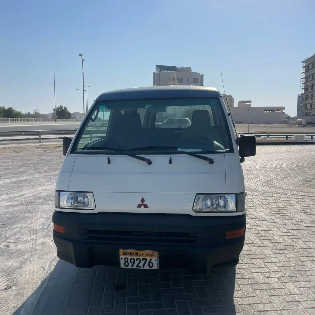 2013 Mitsubishi صندوق (box)