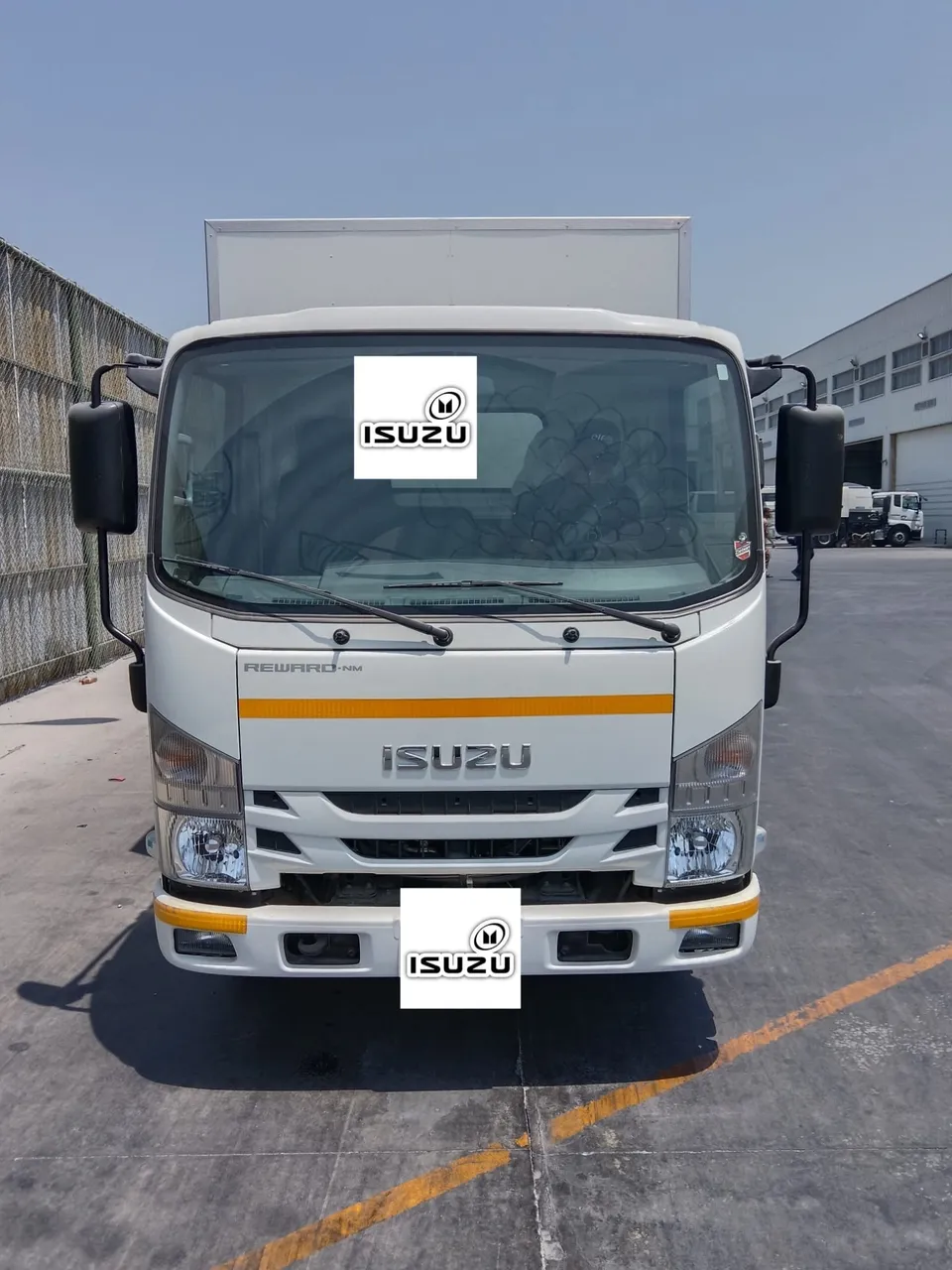 2025 Isuzu Box truck