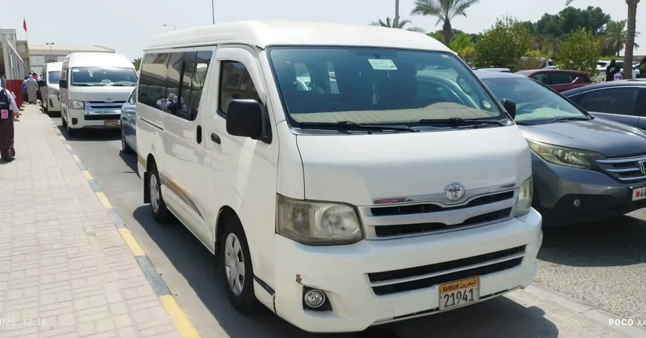 2007 Toyota Hiace Alwasat (middle)