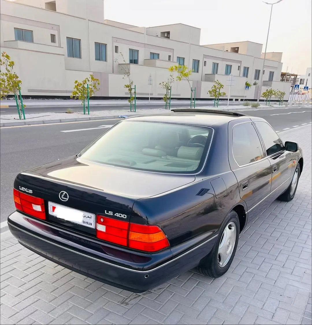 2000 Lexus LS 400