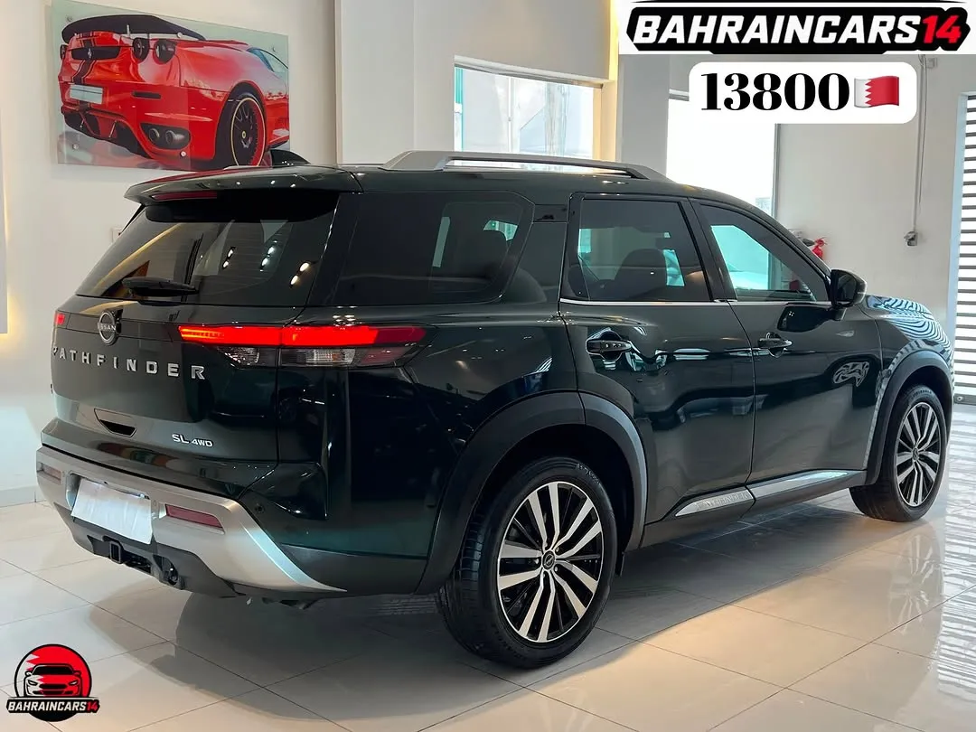 2023 Nissan Pathfinder SL