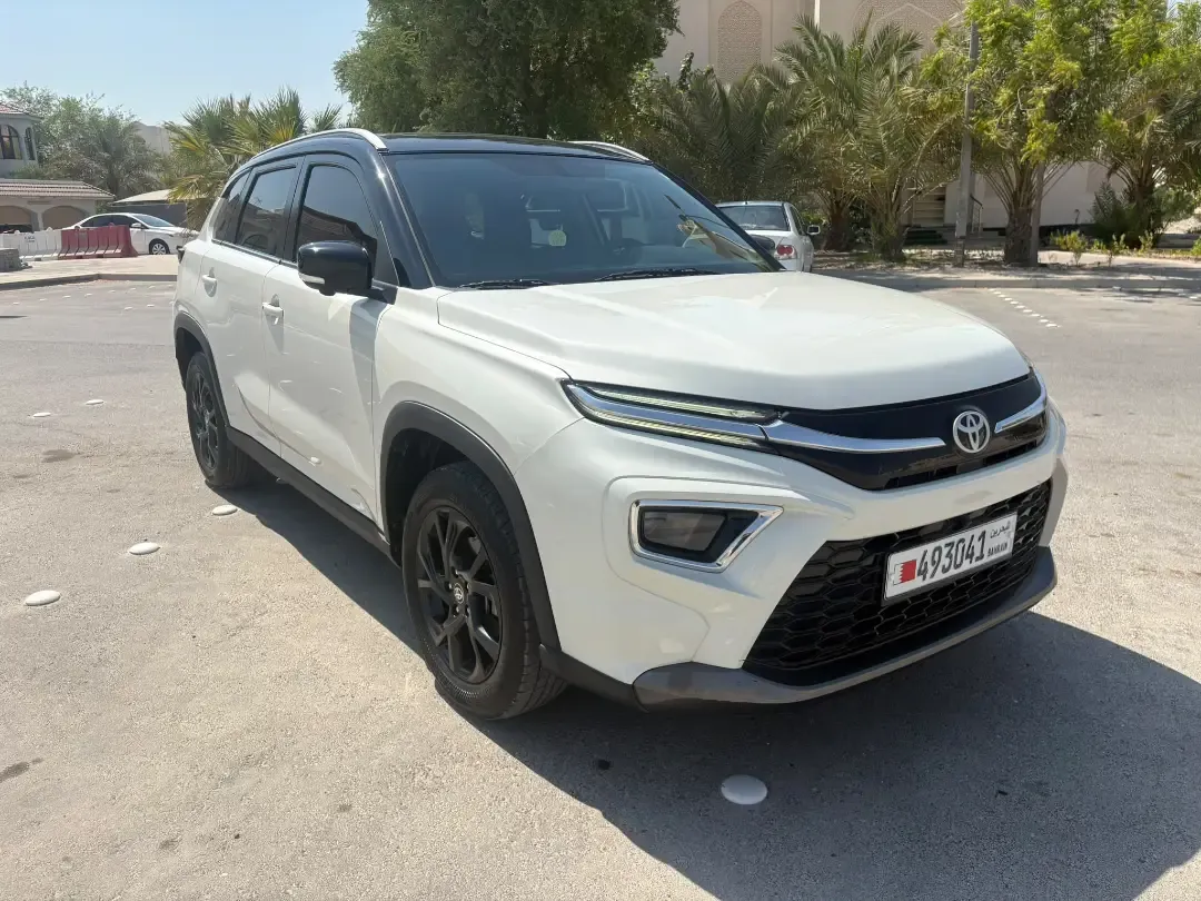 2024 Toyota Urban Cruiser Full option رقم واحد