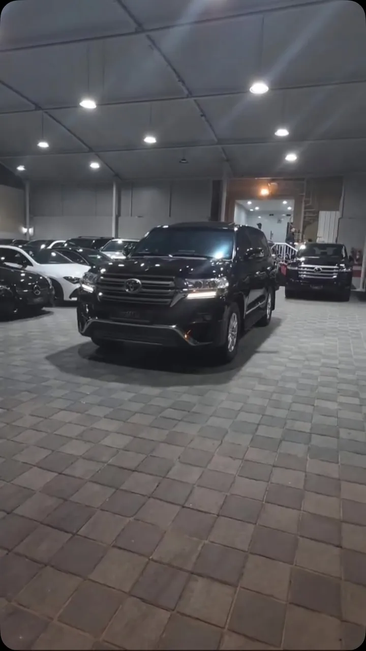 2018 Toyota Land Cruiser GXR