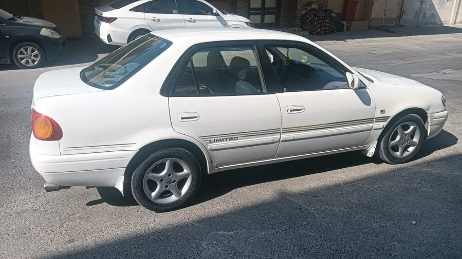 2000 Toyota Corolla