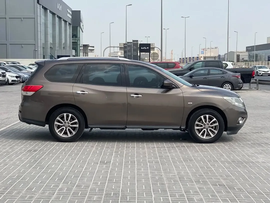 2015 Nissan Pathfinder Mid Option