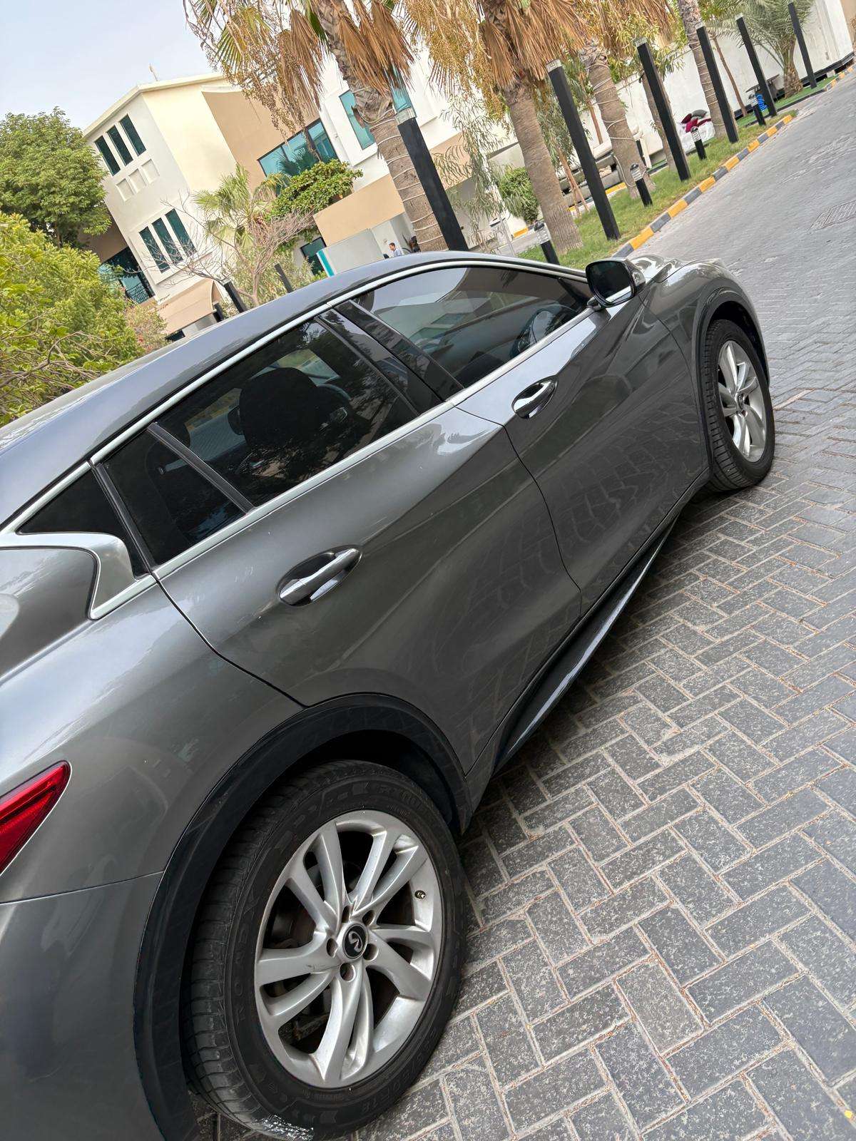 2017 Infiniti Q30 Sport